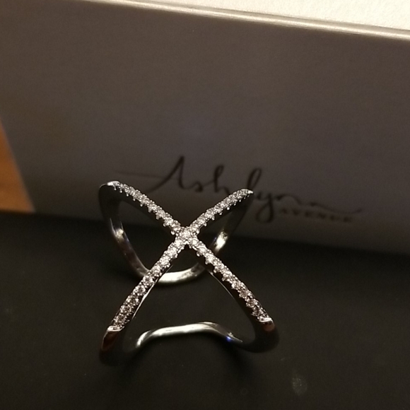 Ashlynn Avenue silver ring - Picture 4 of 8